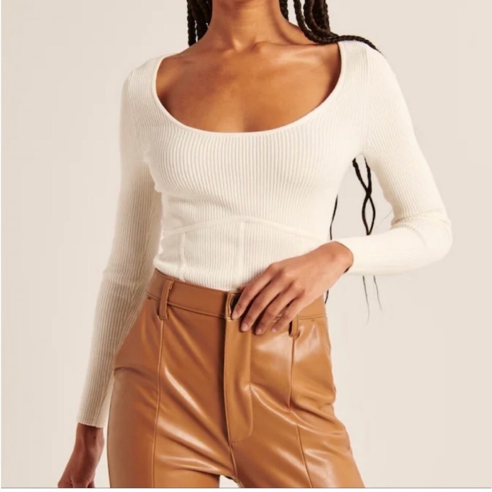 Abercrombie & Fitch white scoop neck sweater - Picture 2 of 6